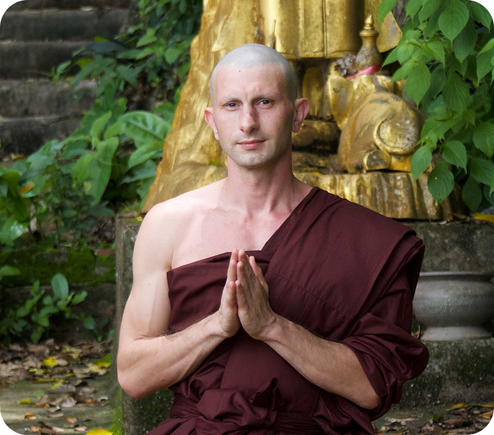 Мужчина в красной рубашке